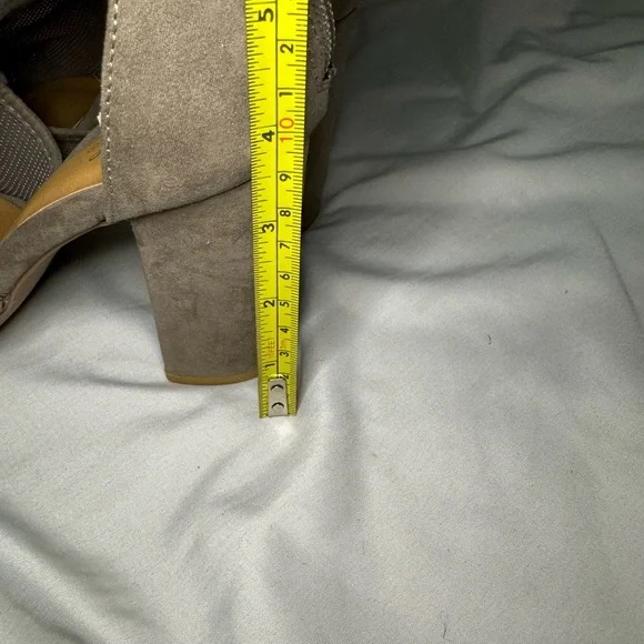 Qupid Sexy Sandals Taupe Size 7 - Picture 7 of 7